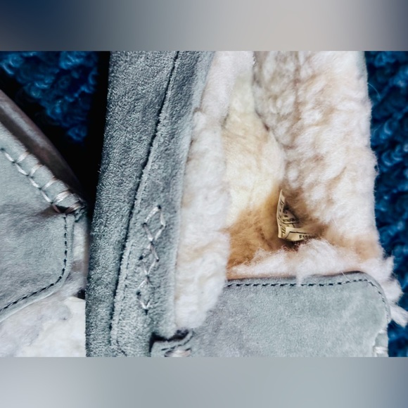 New UGGS Ansley Light Grey Slipper/Moccasins - Picture 6 of 14